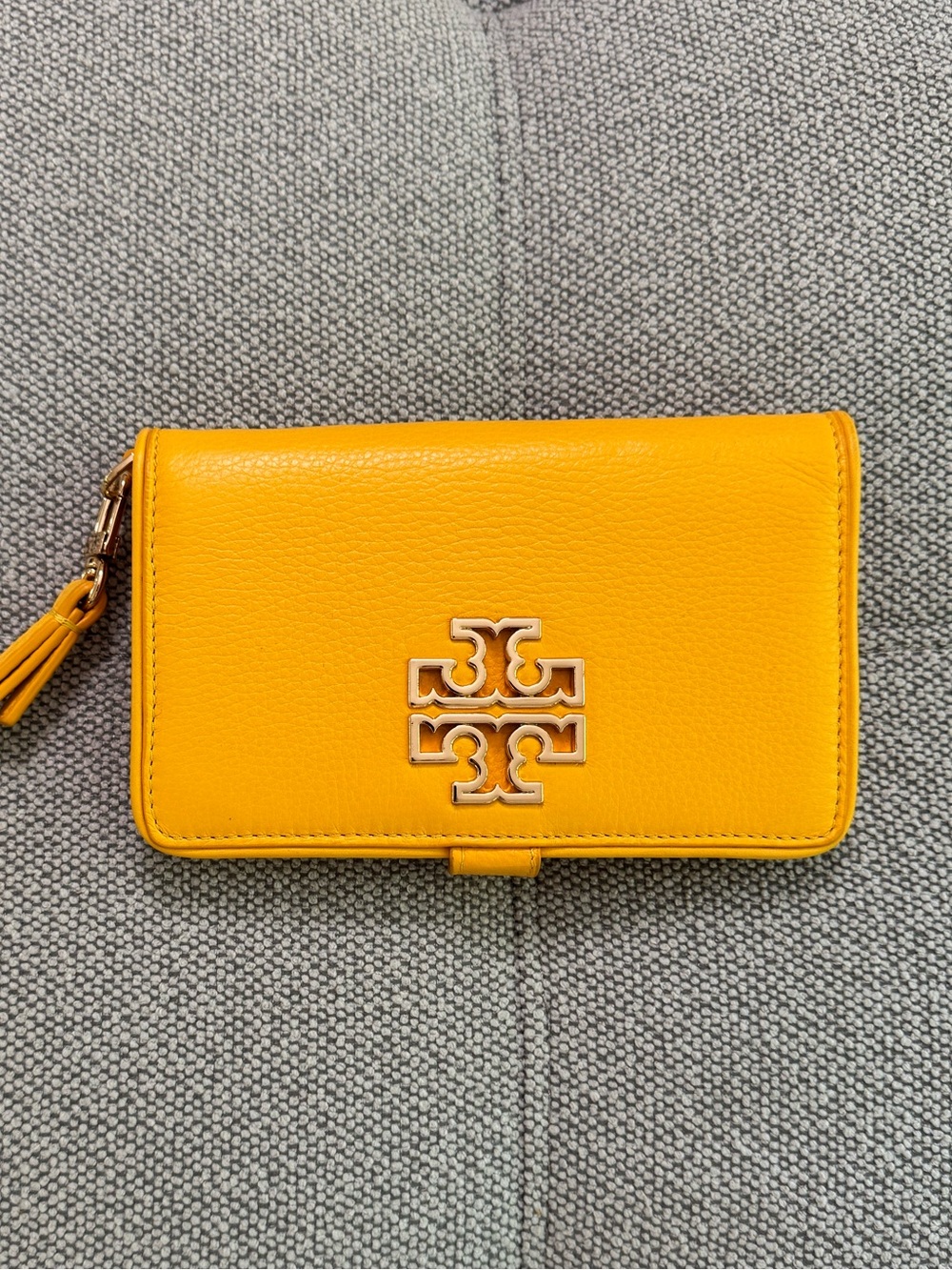Tory Burch Britten Smart Phone wristlet Wallet in Yellow Pebble Leather